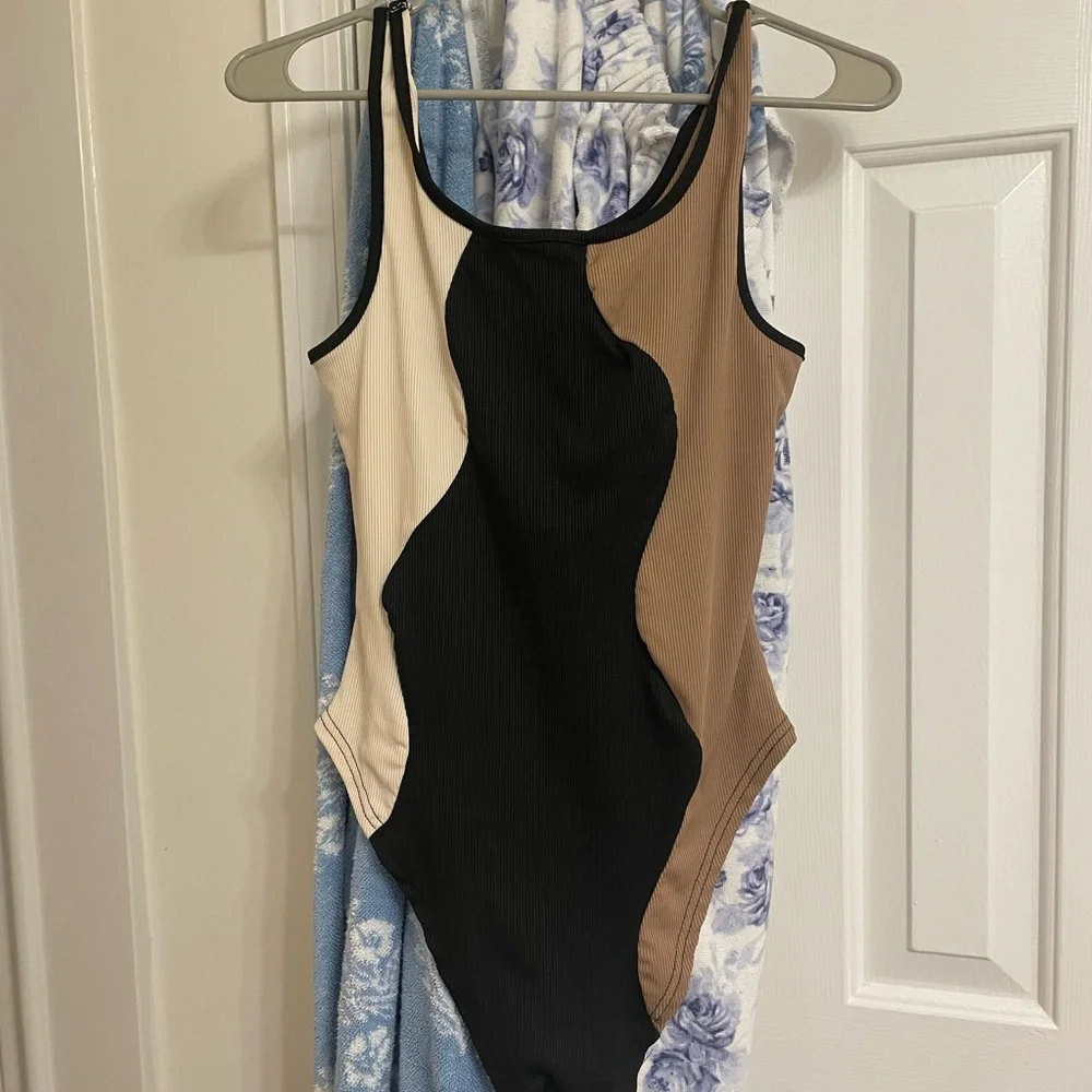 Colorblock Swimsuit - Picture 1 of 2